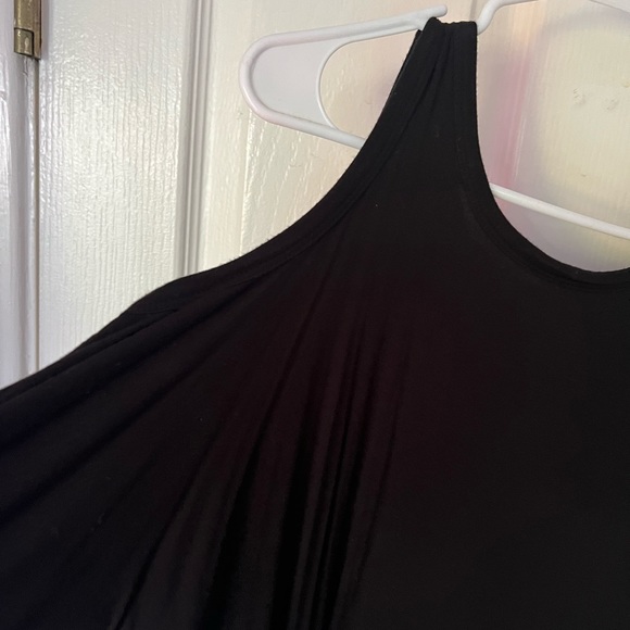 Long Sleeve with Cut out shoulder - Picture 2 of 5